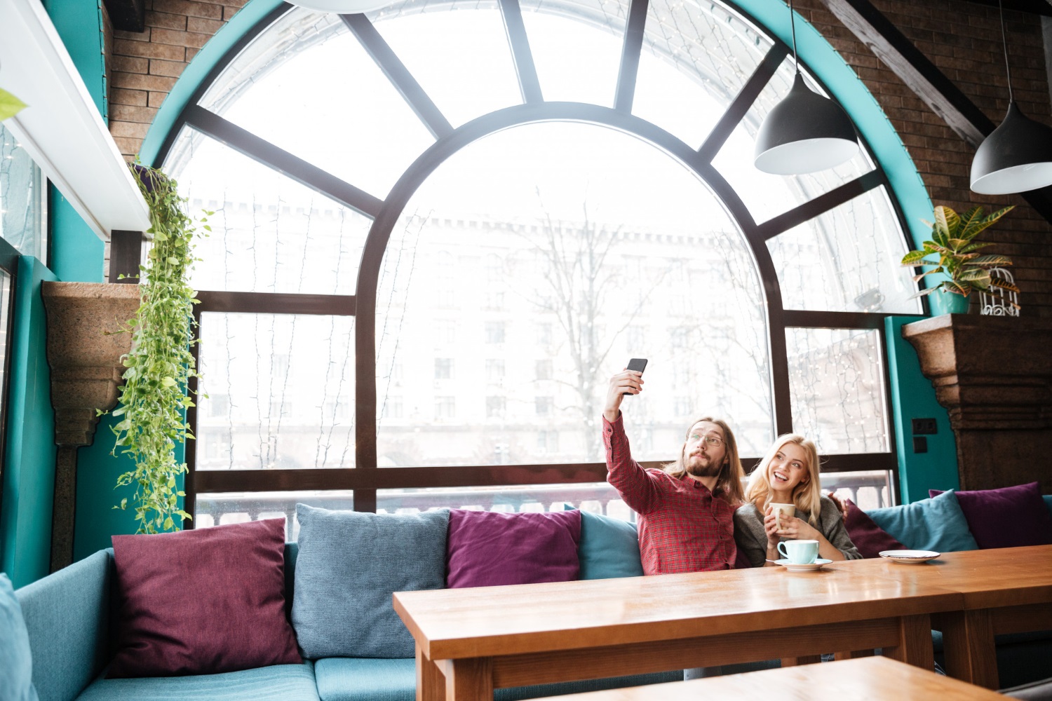 Two customers connected on a café balcony